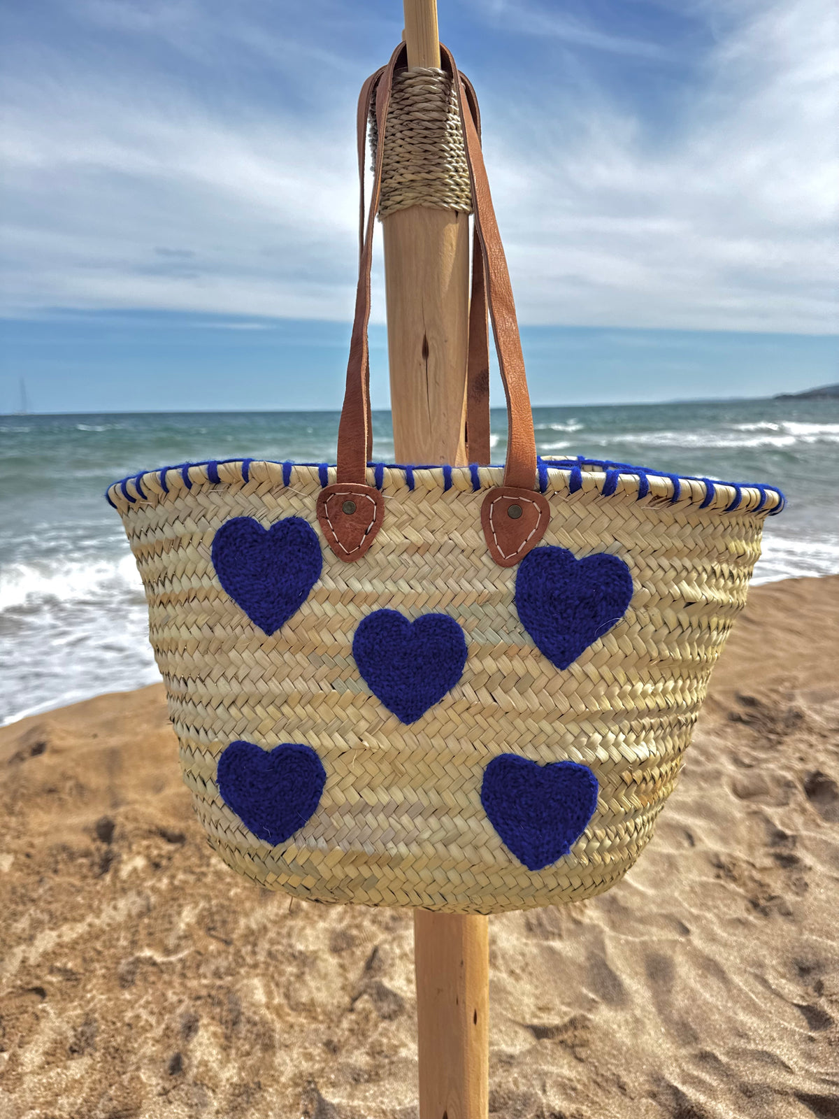 Grand panier marocain cœurs bleus