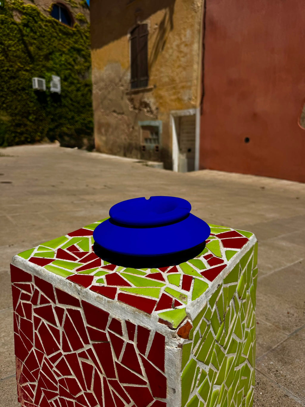 Cendrier en céramique Majorelle