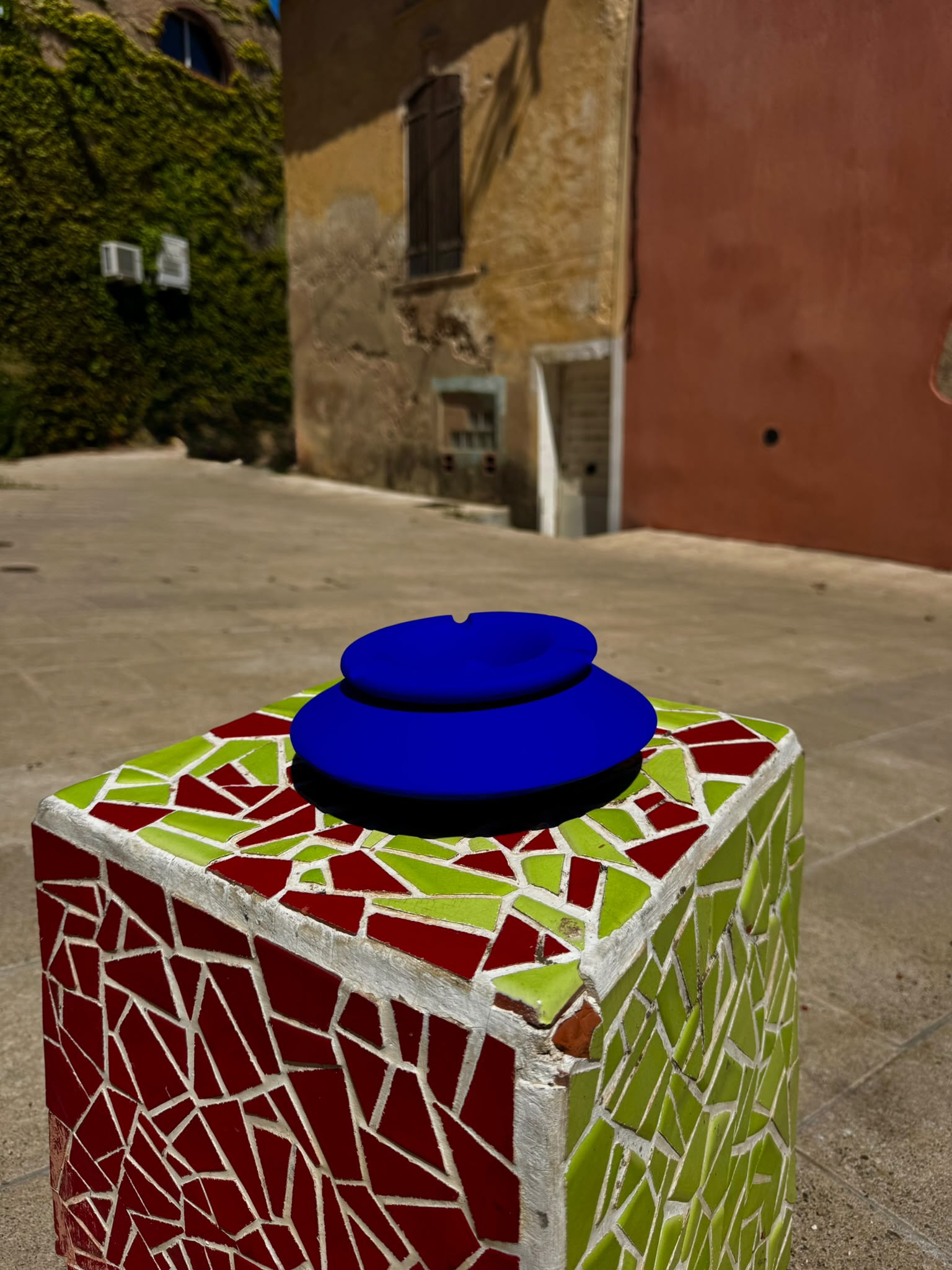 Cendrier en céramique Majorelle